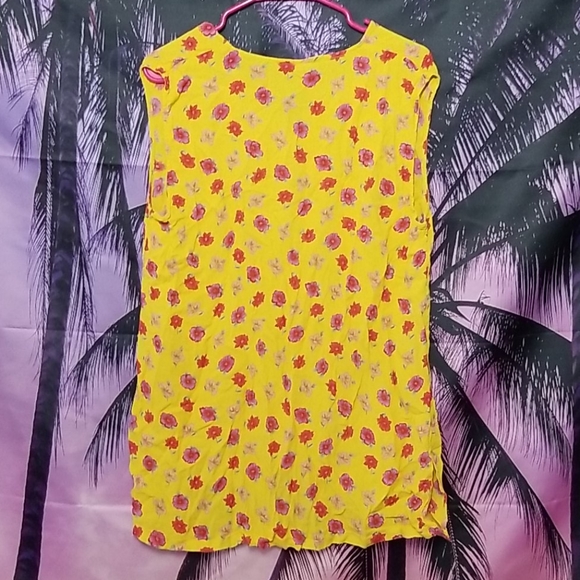 Cute Floral Sleeveless Top - Picture 3 of 3